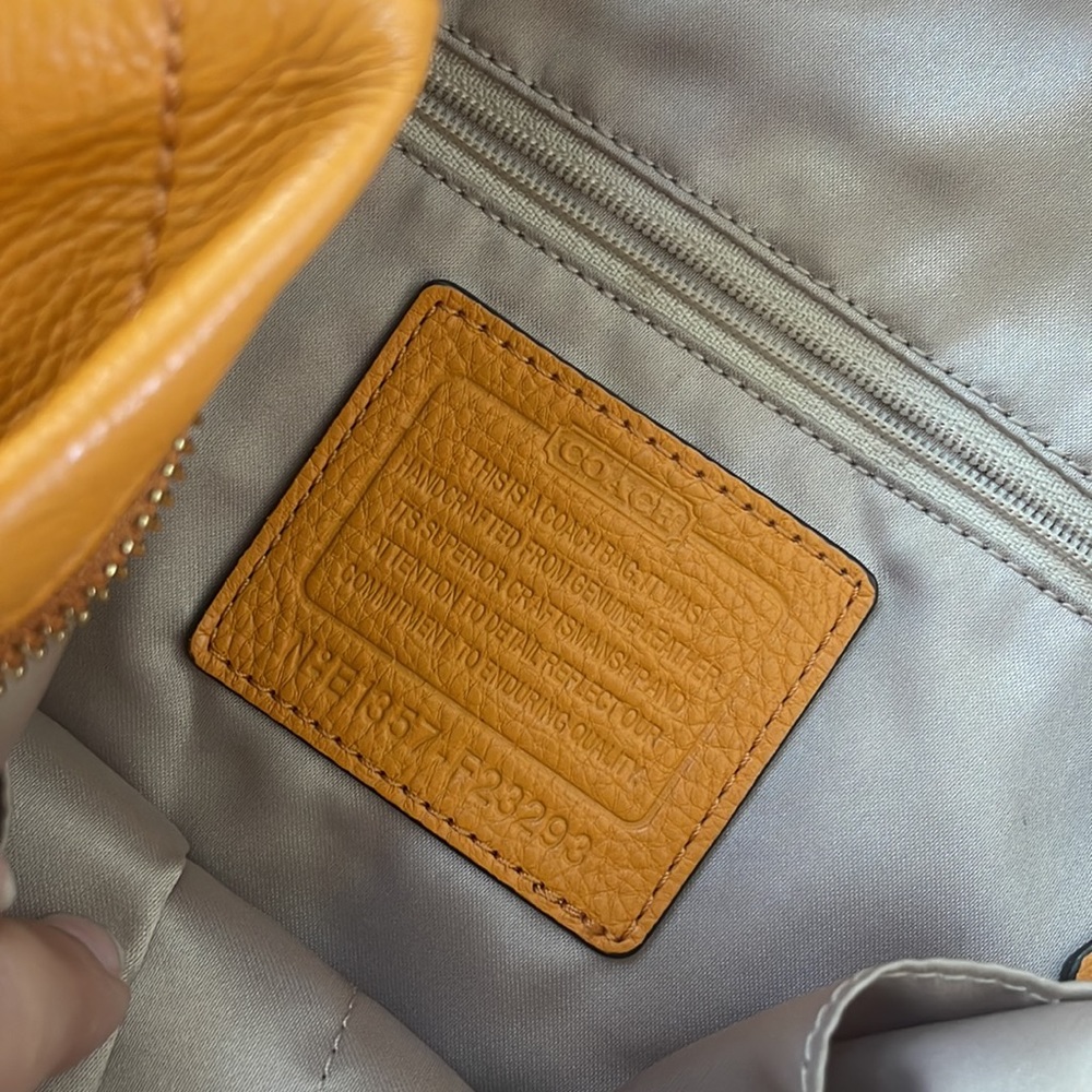 Coach Mustard Bag - Picture 6 of 7